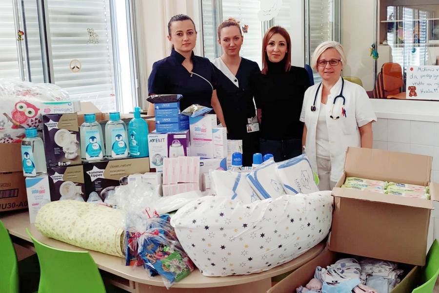 Đakovačka humanitarka predala pedijatriji i rodilištu vinkovačke bolnice donaciju vrijednu 13.000 kuna