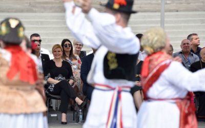 Predsjednica Republike pratila vezovsku povorku, bila na misi i posjetila Ergelu