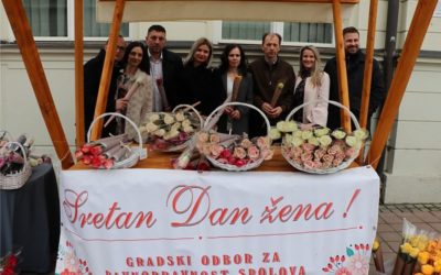 Ruže i čestitka za Međunarodni dan žena