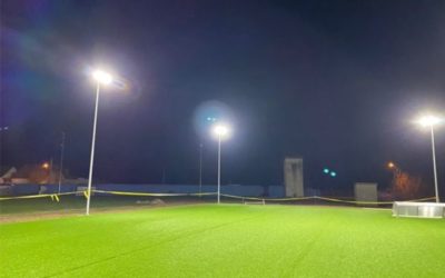 Završni radovi na malonogometnom terenu s umjetnom travom