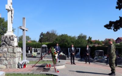 Polaganjem vijenca i paljenjem svijeća obilježen Dan Grada Đakova