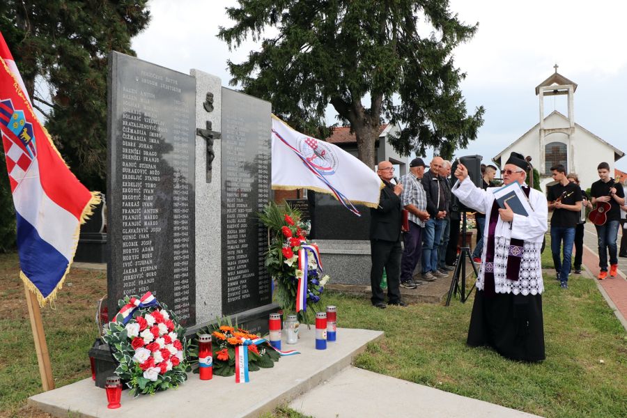Otkriveno spomen-obilježje prešućenim žrtvama Selaca Đakovačkih u Drugom svjetskom ratu