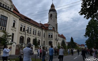 Građani ispred samostana pjevali i molili za sestre