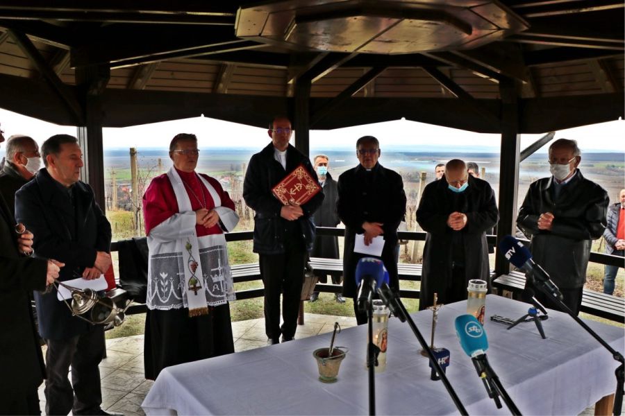 U Trnavi blagoslovljeni nadbiskupijski vinogradi i mlado vino