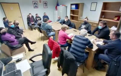 Kanalizacija, pješačke staze, vatrogasno vozilo… – gradonačelnik  nazočio sastanku u Budrovcima