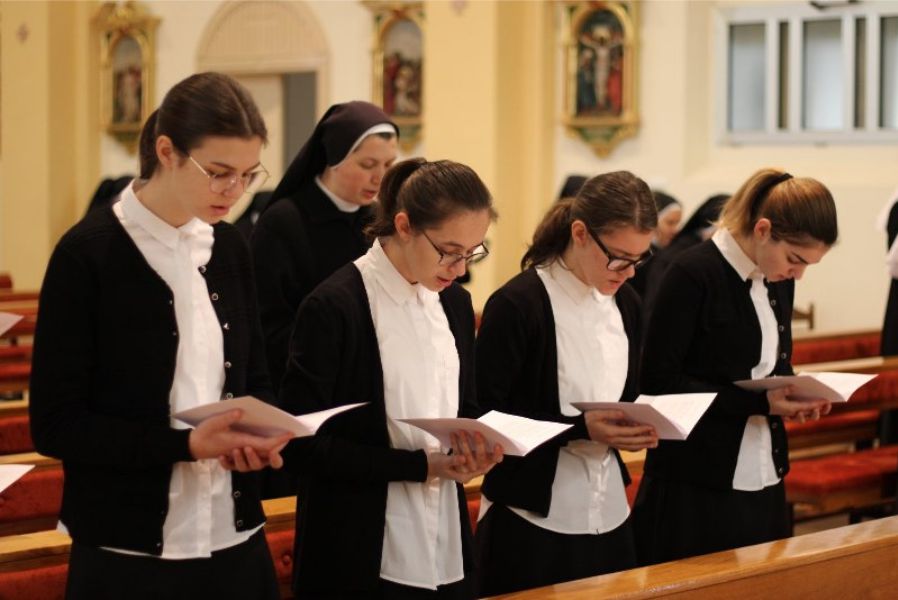 Četiri djevojke ušle u kandidaturu za red Milosrdnih sestara sv. Križa