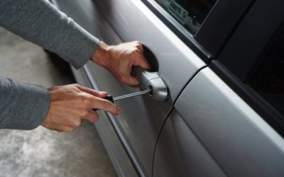 U Strizivojni provalio u dva osobna automobila