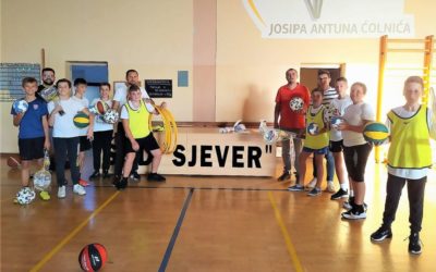 Bivši učenici poklonili sportsku opremu Ćolnićevoj školi