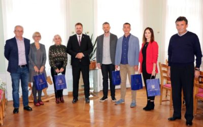 Pet najuspješnijih odgojno-obrazovnih radnika na prijemu kod gradonačelnika
