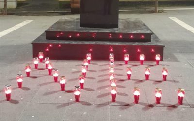 Ispred katedrale održan prosvjed “Svjetlom protiv tame”