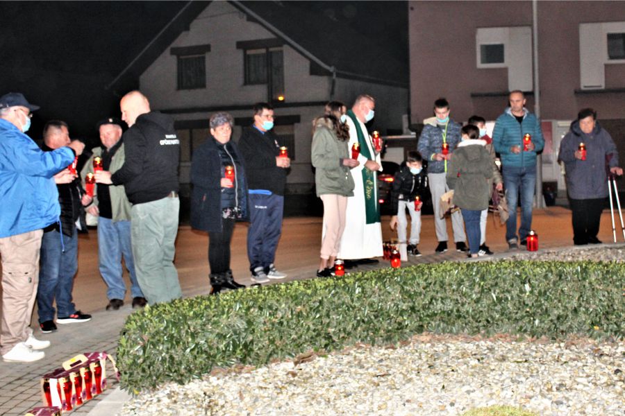 Molitvom na kružnom toku Punitovčani odali počast Vukovaru i Škabrnji
