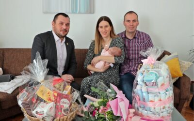 Ema Dugonjić prva je đakovačka beba rođena u 2022. godini