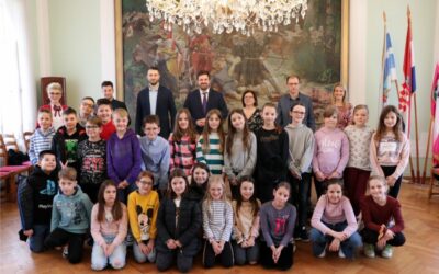 Učenici Ćolnićeve škole posjetili gradonačelnika Mandarića