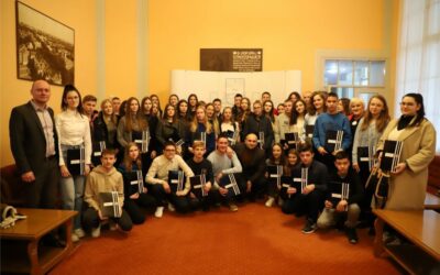 Stipendije Osječko-baranjske županije dobilo 100 učenika i 65 studenata