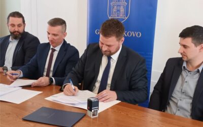 Potpisani ugovori: Grad Đakovo uskoro dobiva tri fotonaponske elektrane