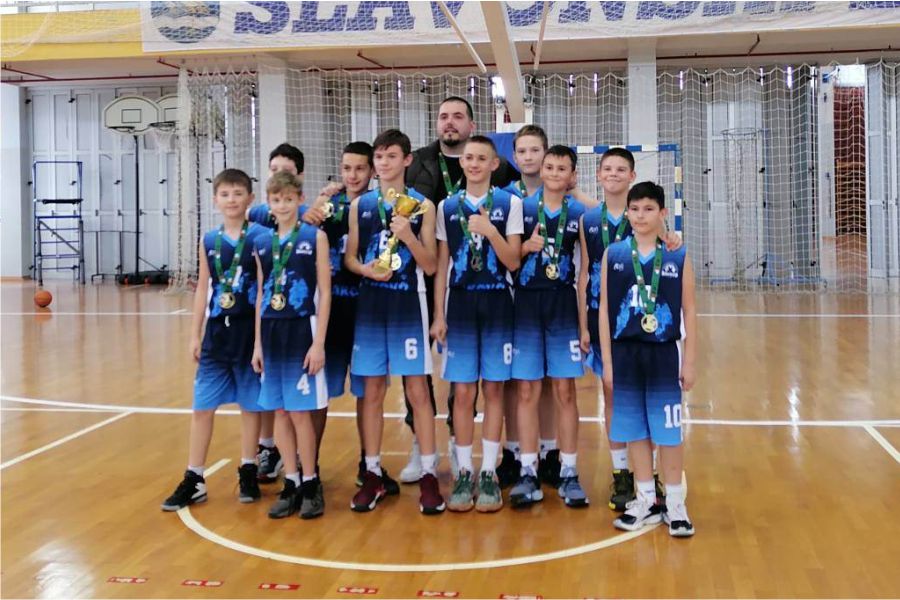 Mali đakovački košarkaši prvaci regije Istok!