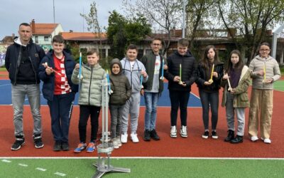 Srednjoškolsko igralište na trenutak postalo pista za lansiranje raketa!