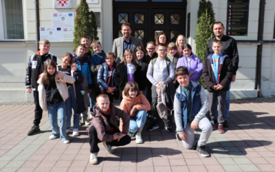 Četvrtaši iz Ćolnićeve škole posjetili Gradsku upravu