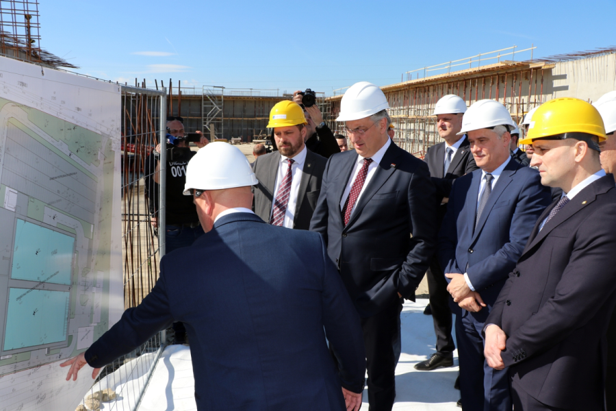 Premijer Andrej Plenković posjetio Đakovo i obišao otvorena gradilišta