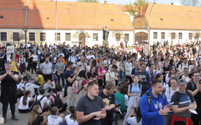 Više od 2300 mladih sudjelovalo na križnom putu pod geslom “Hodočasnici nade”