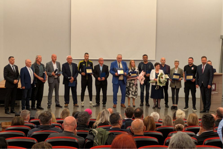 Svečanom akademijom i dodjelom javnih priznanja obilježen Dan grada Đakova