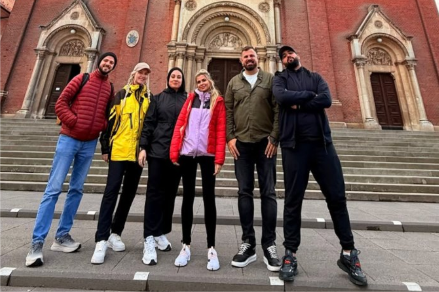 Influenceri ispred katedrale_Foto_Belkacem Ben Arous