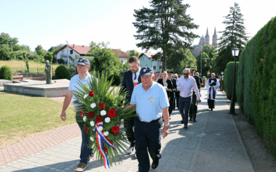 Polaganjem vijenaca i paljenjem svijeća obilježen Dan antifašističke borbe