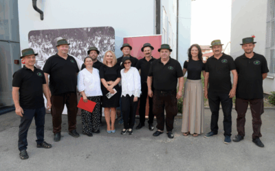 U Muzeju Đakovštine otvoren izložba “Čovjek iza glazbe – Stvaralački opus Julija Njikoša”