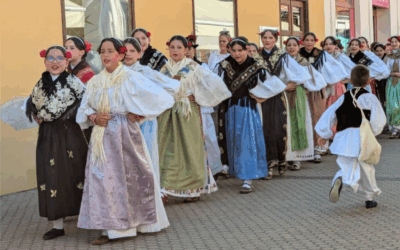 Đakovačkim ulicama prošetala ljepota dječje tradicije – održani Mali vezovi
