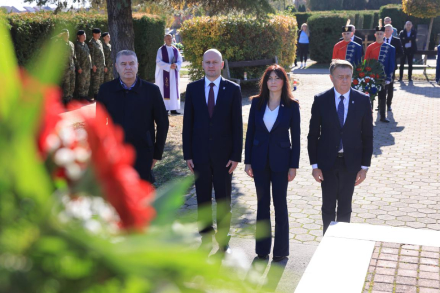 Izaslanstvo Osječko-baranjske županije i Grada Osijeka obilježilo blagdan Svih svetih