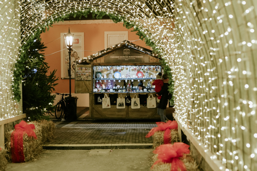 Javni poziv za pružanje usluga u adventskim kućicama