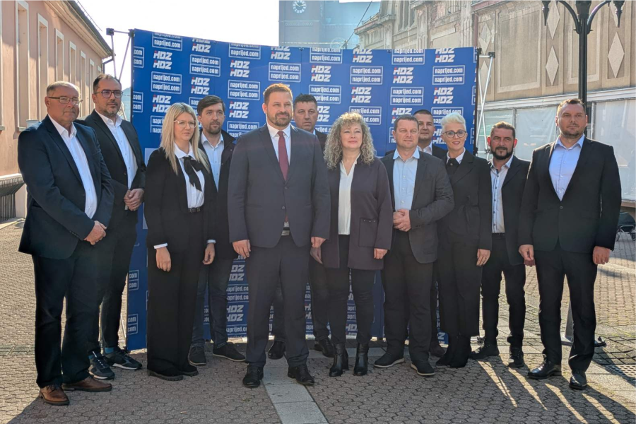 Marin Mandarić i lista_Foto_Moje Đakovo