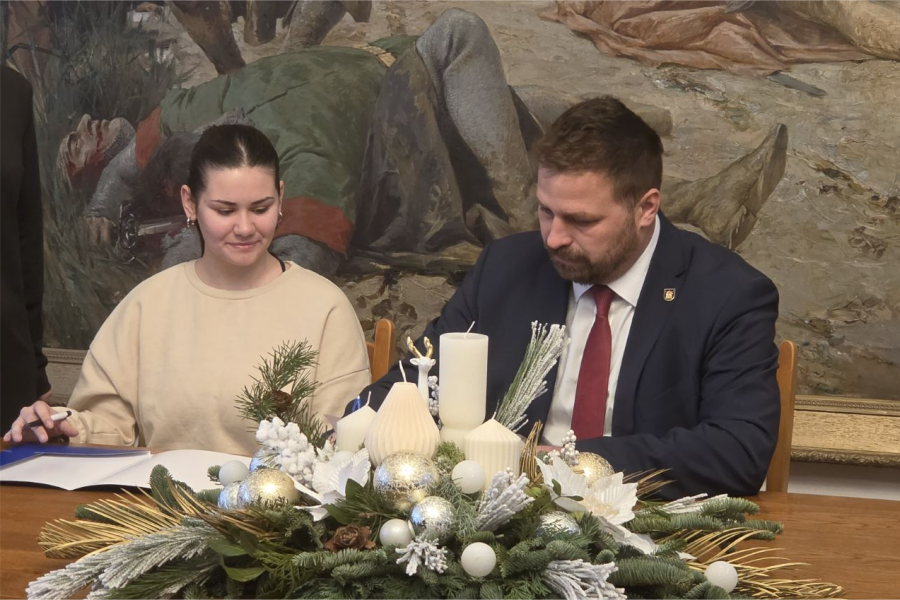 Potpisani ugovori o stipendiranju 74 učenika Grada Đakova