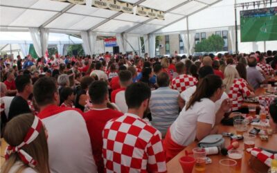 Hrvatska – Gana uz organizirano gledanje u vezovskom šatoru!