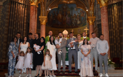 Nadbiskup Hranić krstio četvero djece
