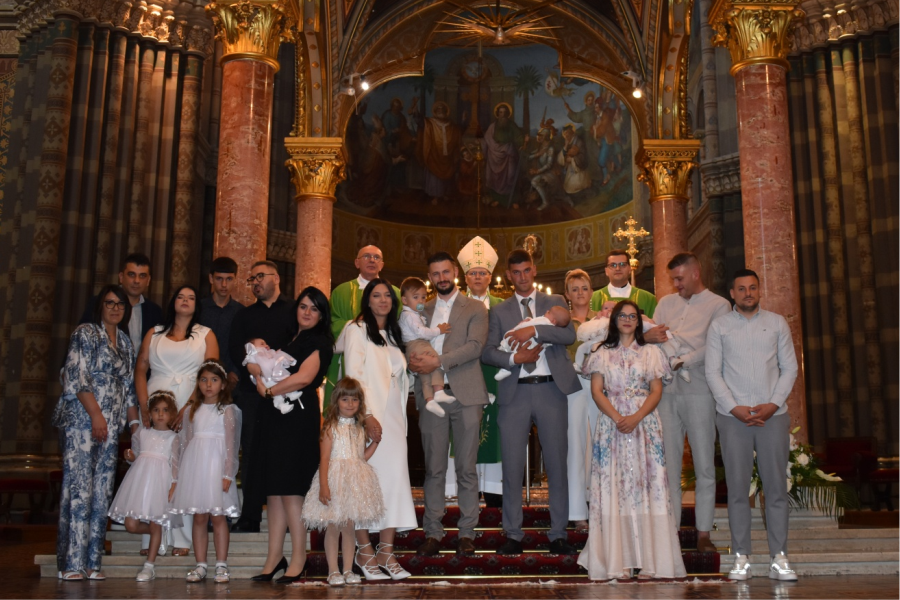 Nadbiskup Hranić krstio četvero djece