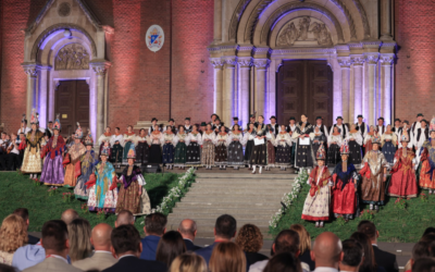 Glazbeno-scenskom slikom „Neka se zovu: Đakovački vezovi!“ svečano su otvoreni jubilarni 60. Đakovački vezovi