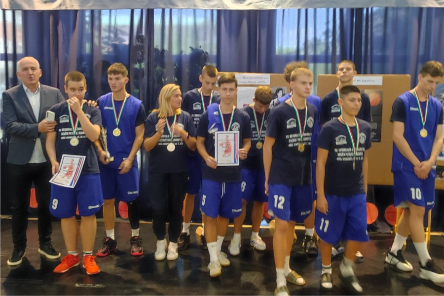 Srebro za košarkaše Strukovne škole na 8. memorijalnom turniru Dražen Petrović u Budimpešti!