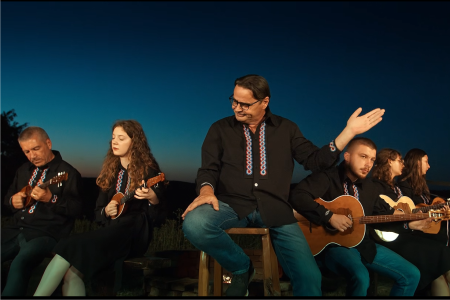 Tamburaški orkestar Rapsodija i Željko Lončarić Žec snimili spot za pjesmu „Lijepa Ana iz sokaka mog“