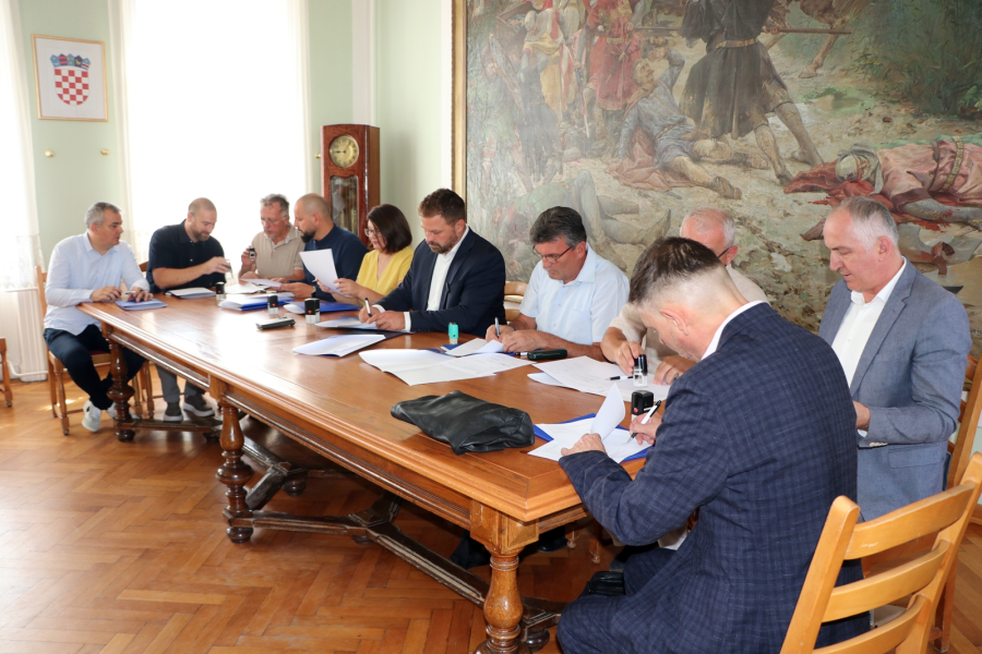 Grad Đakovo nastavlja s potporom učenicima – svakom učeniku 100 eura