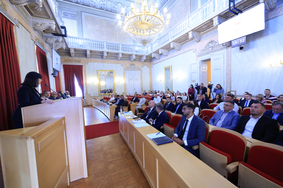Na Skupštini o važnim temama: gospodarenju otpadom, stipendijama, obrazovanju i projektima za građane