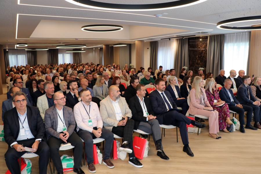 U Đakovu održana konferencija „Novi obzori obrazovanja – CDŠ“