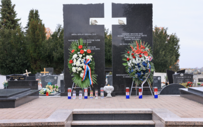 Polaganjem vijenaca i paljenjem svijeća u Osijeku obilježen blagdan Svih svetih